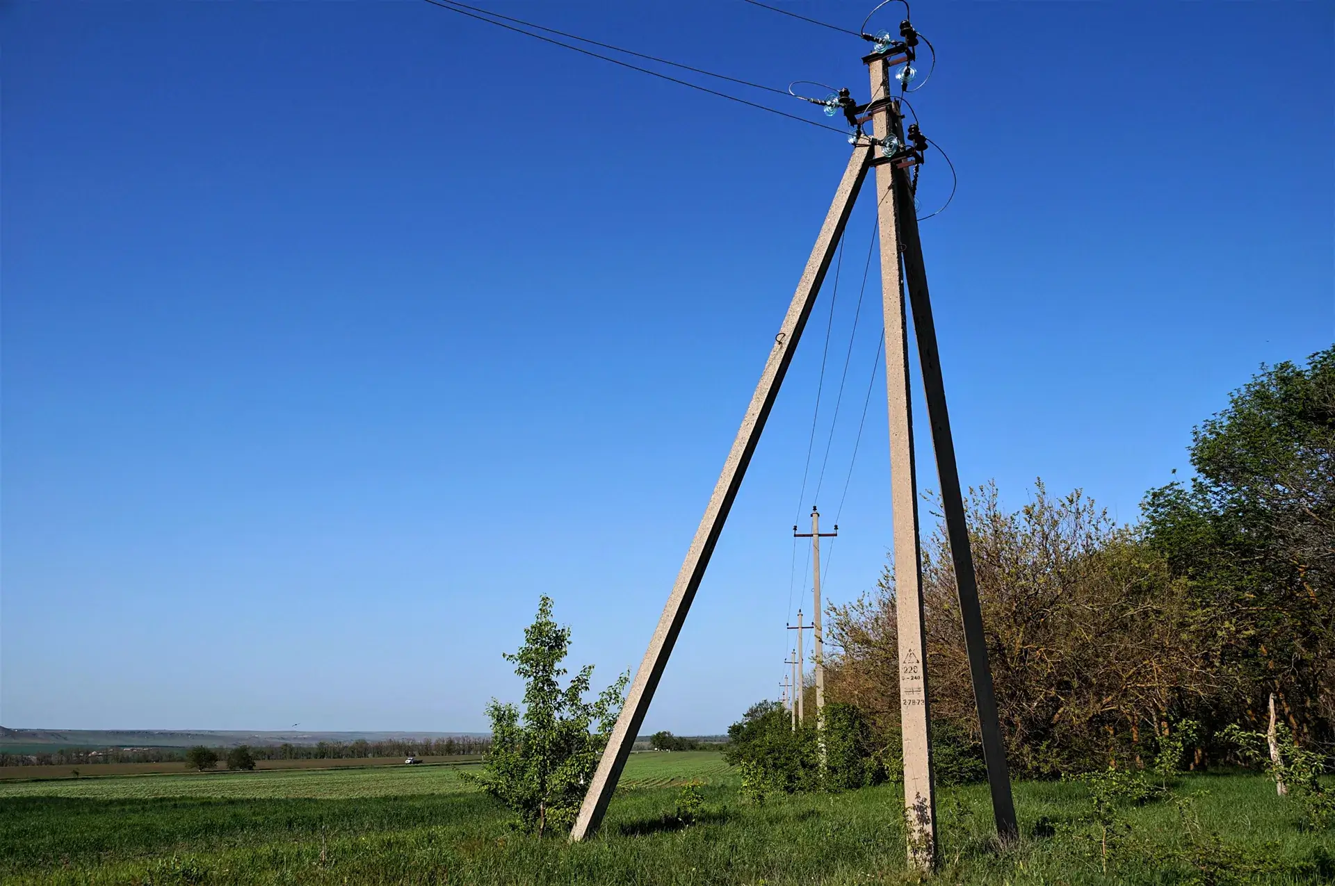 Infrastruktura przesyłowa na działce – kiedy właściciel może żądać wynagrodzenia